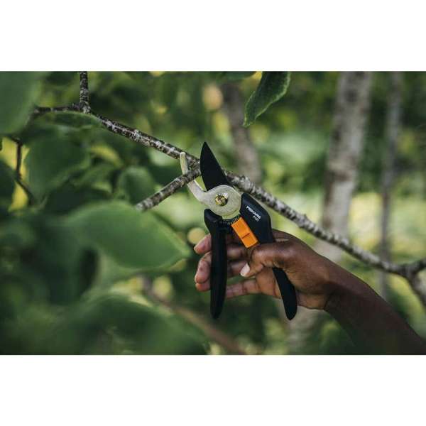 Fiskars Pruner Bypass Soild