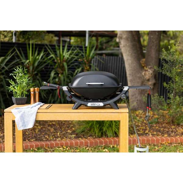 Weber Q2000N LPG BBQ Midnight Black