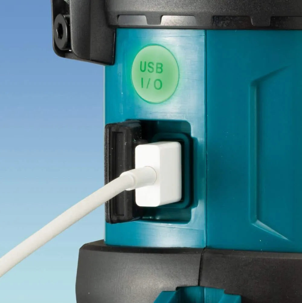 Makita 18V LXT Digital Bluetooth Radio Lantern Skin DMR056