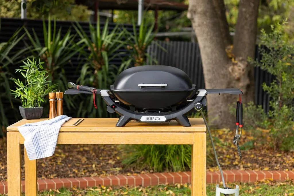 Weber Q2000N LPG BBQ Midnight Black
